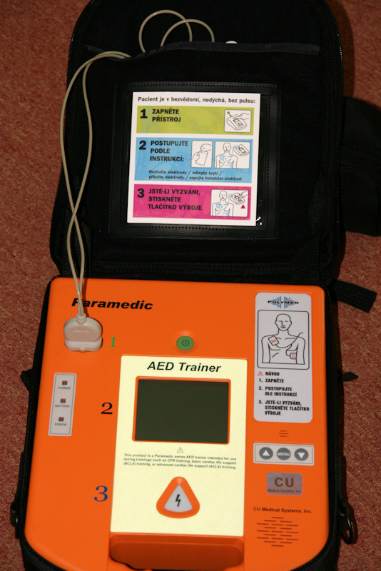 AED s instruktáží